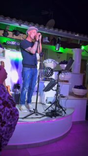 OBERMÖLLER Live im “König Garten“! 
Hier ein kleiner Ausschnitt meines Covers von
Tenessee Whiskey (Chris Stapleton)
Am Sonntag den 21.06. gibt’s das nächste Live Konzert in selber Location!
Kommt vorbei! 
Ich freu mich auf Euch! #tenesseewhiskey#chrisstapleton #livemusik #calaratjada #unplugged