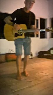 Ein kleiner Nachschlag vom Abend mit Freunden zur Sommersonnenwende!
Pur & Unplugged
Tennessee Whiskey
Chris Stapleton
#livemusik #unplugged #Mallorca #tennesseewhiskey #musikpoeten