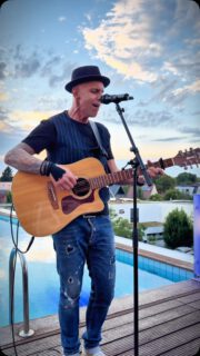 Ein kleiner Rückblick… Live & unplugged beim Sommerfest zum 20 Jährigen Jubiläum bei - livewelt -Ein kleiner Mitschnitt meines Covers… “Wimpernschlag”von Max GiesingerSchön war’s bei Euch! 🎶#coversong #livemusik #maxgiesinger #unplugged #konzertliebe