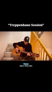 “Treppenhaus-Session”

Ich war mal wieder im Treppenhaus unterwegs… 🎶
Heute mal ein Cover-Song!
Human by Rag ‘n’ Bone Man

Immer wieder schön diese Akustik! 

☮️

#human #ragnboneman #treppenhaus #coversongs #livemusik
