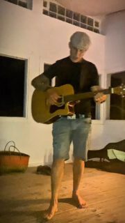 Neulich…
Ein Abend mit Freunden zur Sommersonnenwende! 

Pur & Unplugged

“Wo die Seele zu Hause ist”
Musik & Text: Obermöller 

#livemusik #unplugged #Mallorca #einabendmitfreunden #deutschemusikpoeten